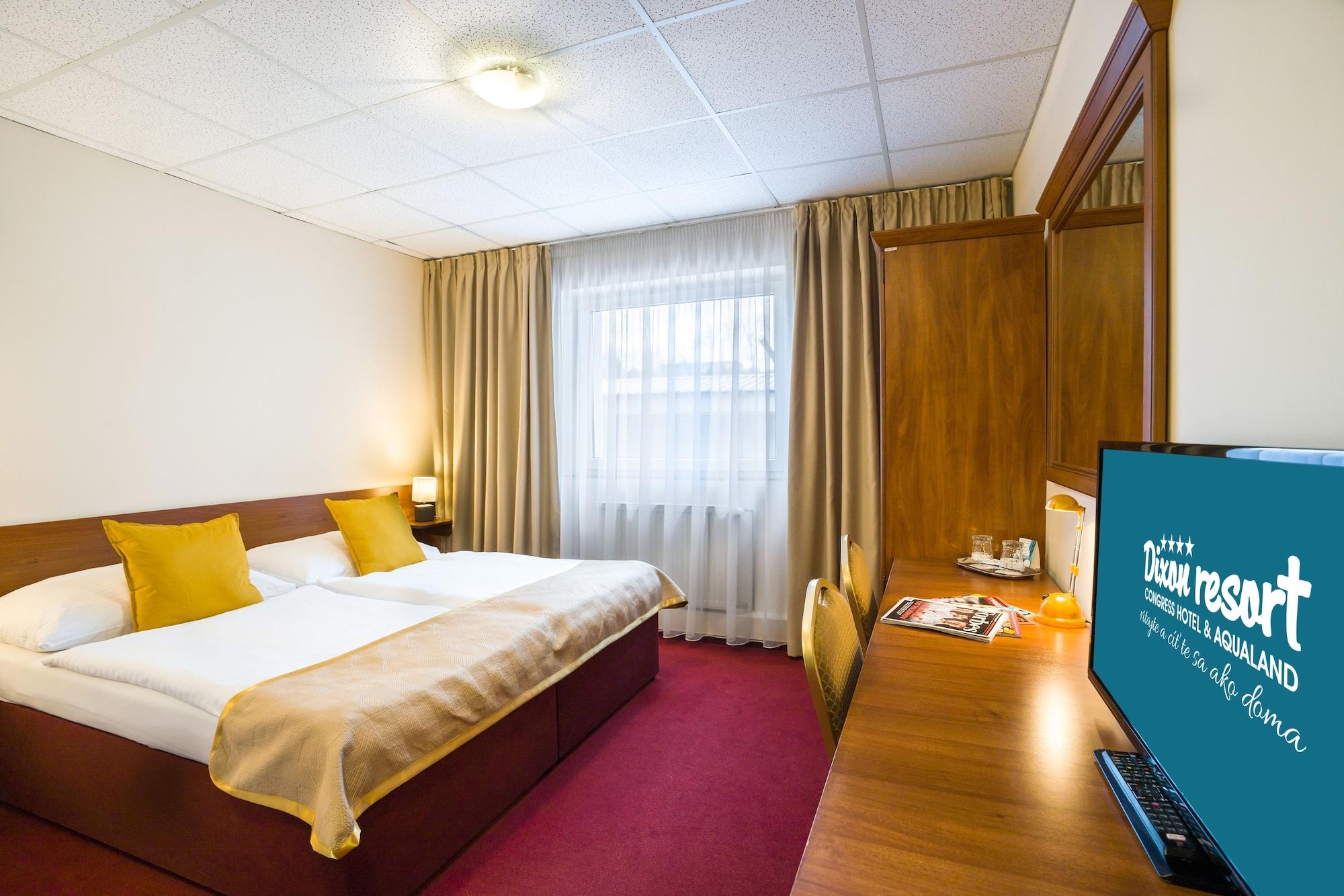 Hotel Dixon So Vstupom Do Bazena A Virivky Zdarma - Free Entrance To Pool And Jacuzzi Included Banská Bystrica Exterior foto