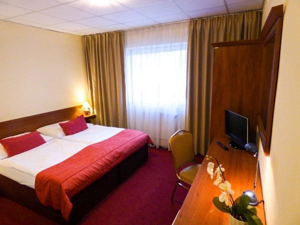 Hotel Dixon So Vstupom Do Bazena A Virivky Zdarma - Free Entrance To Pool And Jacuzzi Included Banská Bystrica Exterior foto
