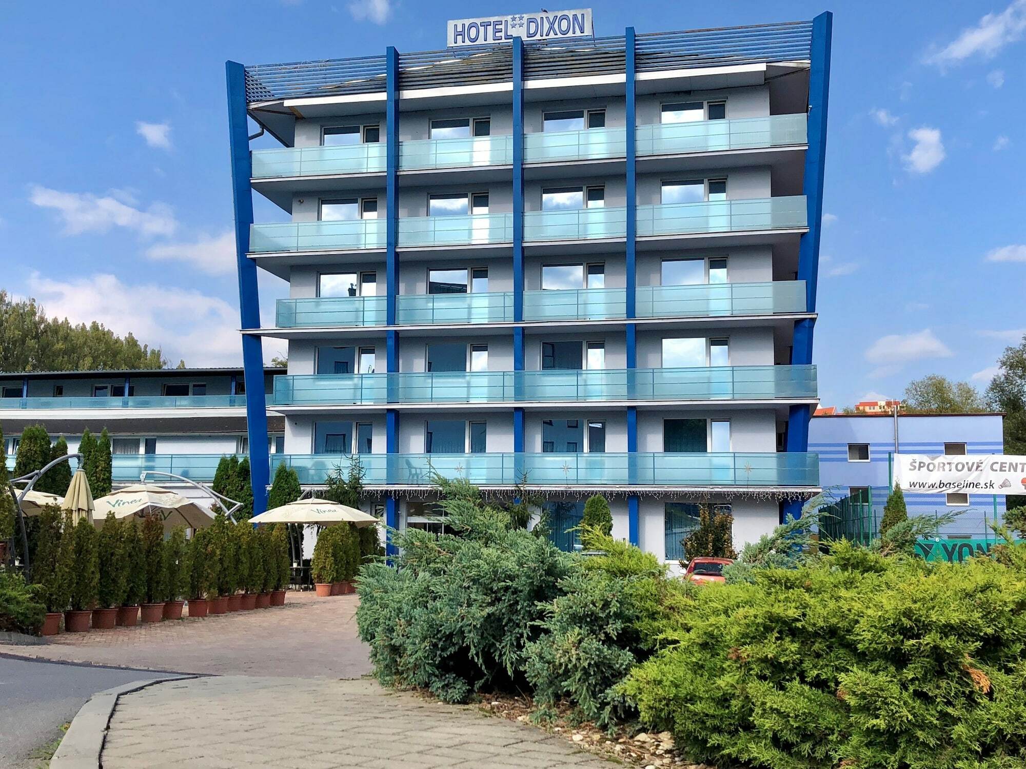 Hotel Dixon So Vstupom Do Bazena A Virivky Zdarma - Free Entrance To Pool And Jacuzzi Included Banská Bystrica Exterior foto