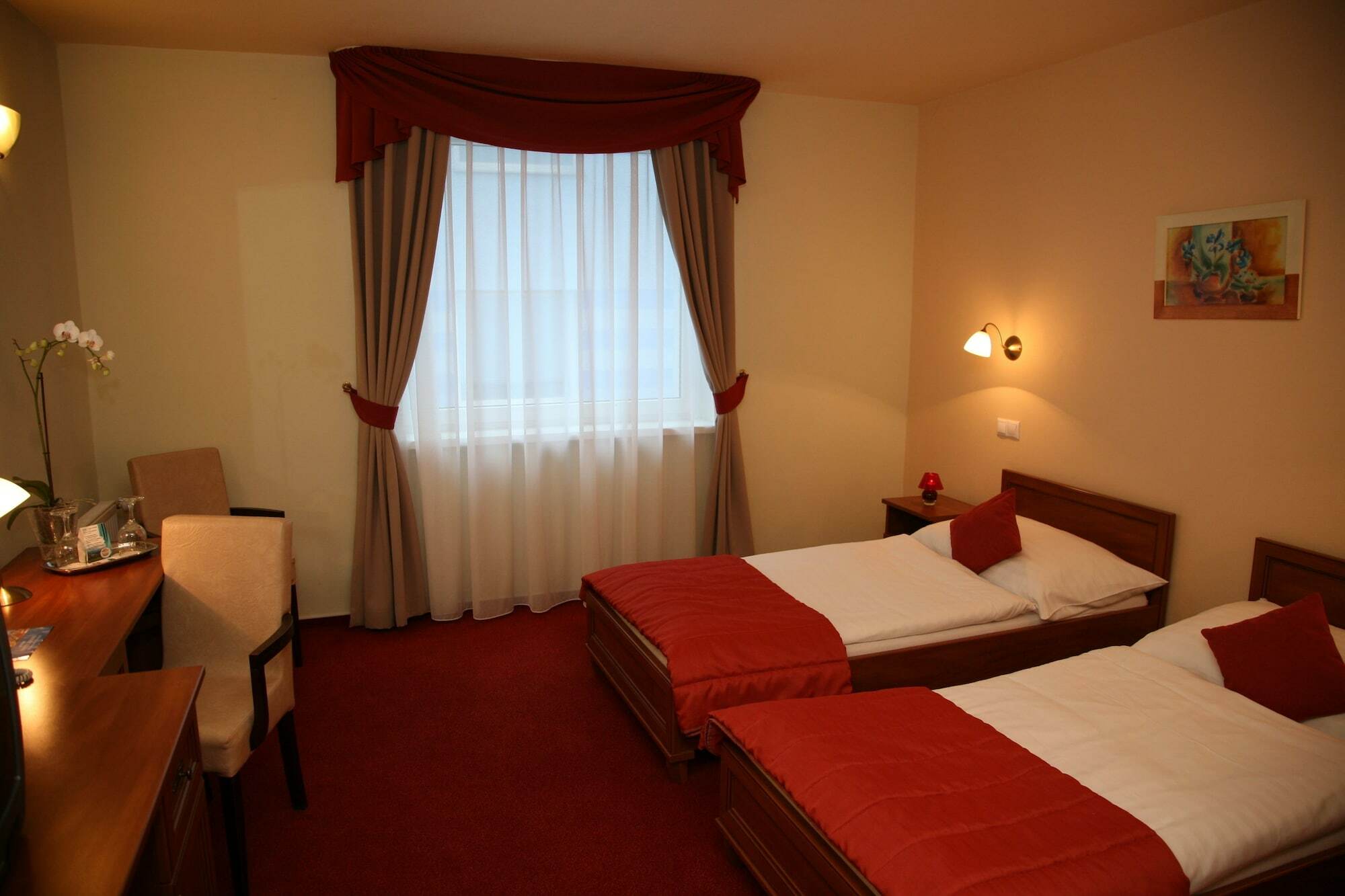Hotel Dixon So Vstupom Do Bazena A Virivky Zdarma - Free Entrance To Pool And Jacuzzi Included Banská Bystrica Exterior foto